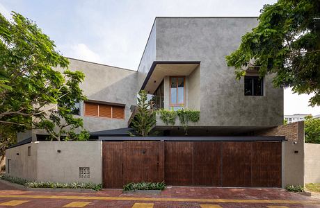 Phan Rang House – Hidden yard: Concrete Refuge For Coastal Heat Living