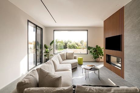 Private Villa in the Roman Countryside: Light Contemporary Retreat - 1