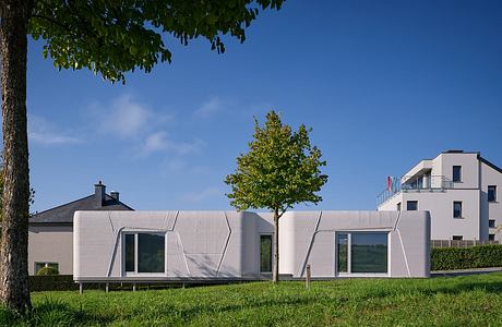 Tiny House LUX: 3D-Printed Concrete Home for Tight Urban Plots