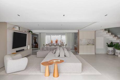 House 111: Calm Neutrals and Light Shape a Courtyard Family Home - 2