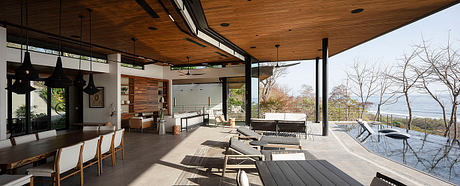 House of Vid and Higurea Captures Pacific Views - 2