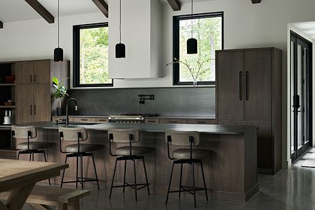 Baw Beese: Multi-Generational Lake Retreat With Clever Cabin Wings - 3