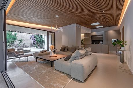 Contemporary Renaissance: Montpellier House Opens To Poolside Living - 3