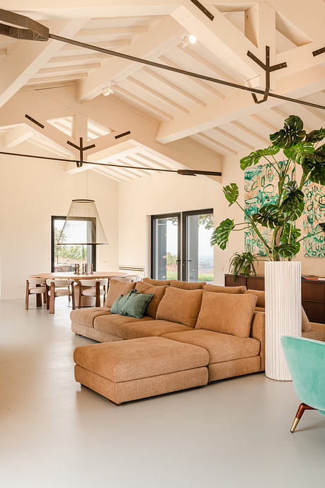 La Marea Channels Colorful Comfort in a Contemporary Tuscan Retreat - 3