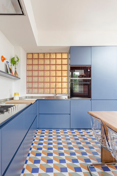 60s Style House: Bold Italian Apartment for a Young Creative Life - 4