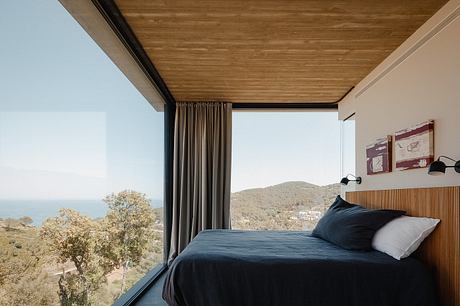 Between Sea and Stone: Tiered Mediterranean House in Sa Riera - 3