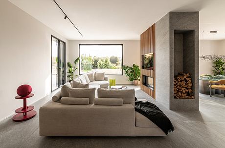 Private Villa in the Roman Countryside: Light Contemporary Retreat - 4