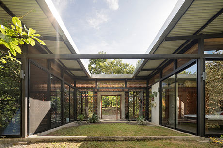 Residencia Chavarria by Carazo Arquitectura - 5