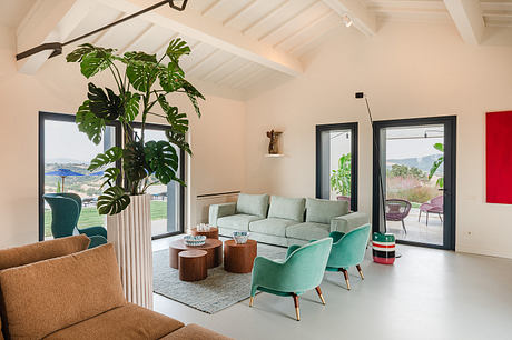 La Marea Channels Colorful Comfort in a Contemporary Tuscan Retreat - 4