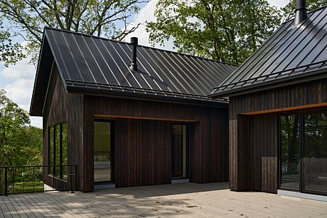 Baw Beese: Multi-Generational Lake Retreat With Clever Cabin Wings - 7