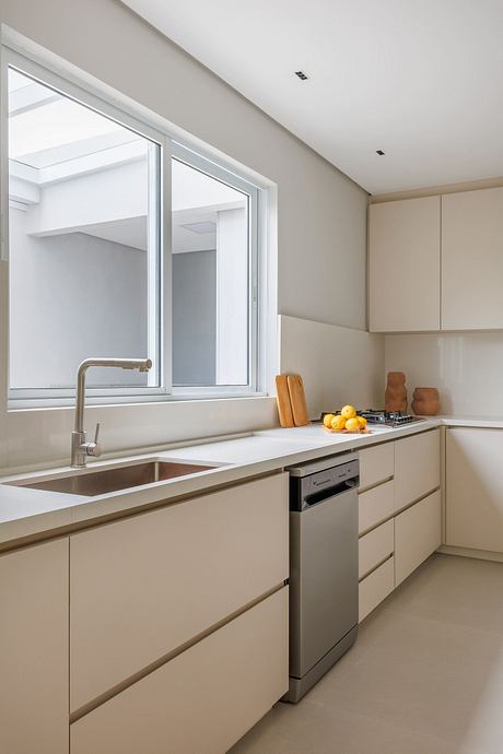 House 111: Calm Neutrals and Light Shape a Courtyard Family Home - 6