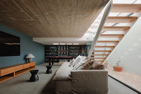 Between Sea and Stone: Tiered Mediterranean House in Sa Riera - 6