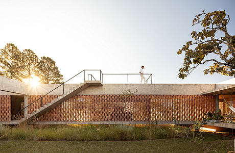 Casa Tupin Frames Courtyard Living Amid Brasília’s Native Landscape