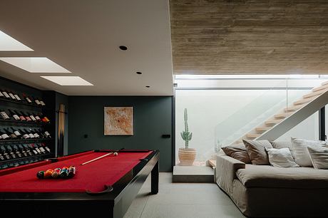 Between Sea and Stone: Tiered Mediterranean House in Sa Riera - 7