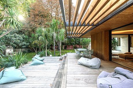 Contemporary Renaissance: Montpellier House Opens To Poolside Living - 9