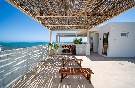 Greta: Coastal Hotel Embracing Sea Breezes