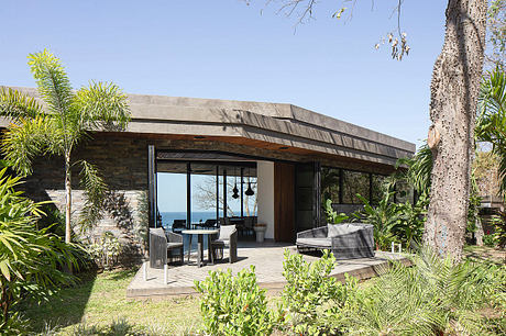 House of Vid and Higurea Captures Pacific Views - 8