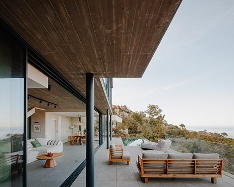 Between Sea and Stone: Tiered Mediterranean House in Sa Riera - 9