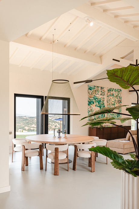 La Marea Channels Colorful Comfort in a Contemporary Tuscan Retreat - 7