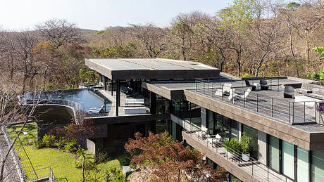 House of Vid and Higurea Captures Pacific Views - 10