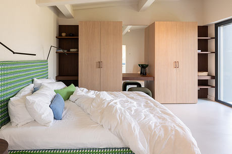 La Marea Channels Colorful Comfort in a Contemporary Tuscan Retreat - 8