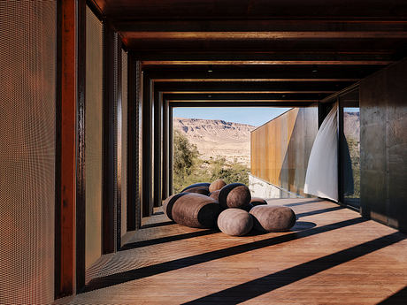 Red Rock — Shaping Harsh Desert Climate into a Courtyard Home Retreat - 7