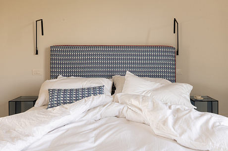 La Marea Channels Colorful Comfort in a Contemporary Tuscan Retreat - 9