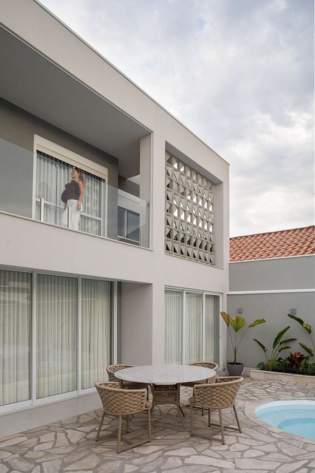 House 111: Calm Neutrals and Light Shape a Courtyard Family Home - 11