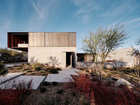 Red Rock — Shaping Harsh Desert Climate into a Courtyard Home Retreat - 11