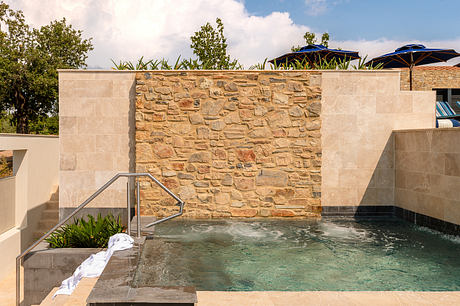 La Marea Channels Colorful Comfort in a Contemporary Tuscan Retreat - 12