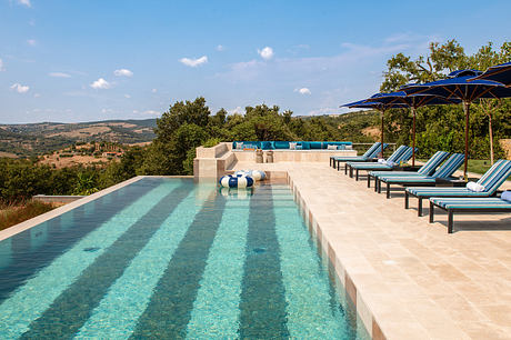 La Marea Channels Colorful Comfort in a Contemporary Tuscan Retreat - 13