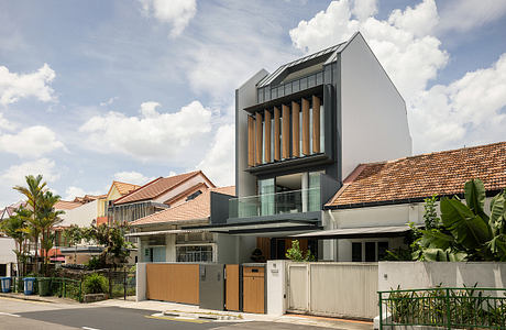 Breeze House — Monsoon-Breezed Courtyards Shape Relaxed Family Life