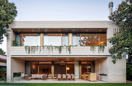 Casa Magnolia — Garden Views Shape a Calm Contemporary House Life