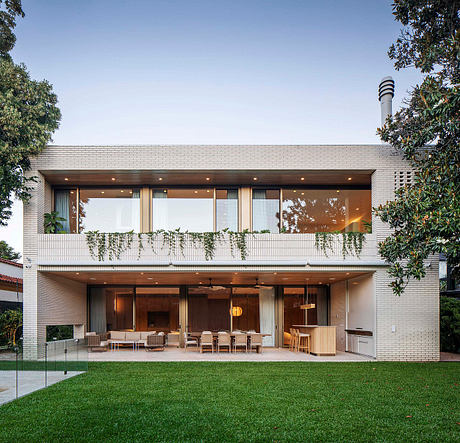 Casa Magnolia — Garden Views Shape a Calm Contemporary House Life - 1