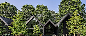 East Hampton Modern: Shou Sugi Ban Gables Shape a Coastal Hideaway
