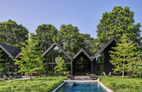 East Hampton Modern: Shou Sugi Ban Gables Shape a Coastal Hideaway