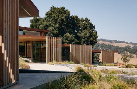 Meadow House Reveals a Korean-Inflected Home for a Californian Meadow