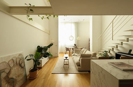 MNG Milan Loft-Like Apartment: Mezzanine Retreat For Creative Living