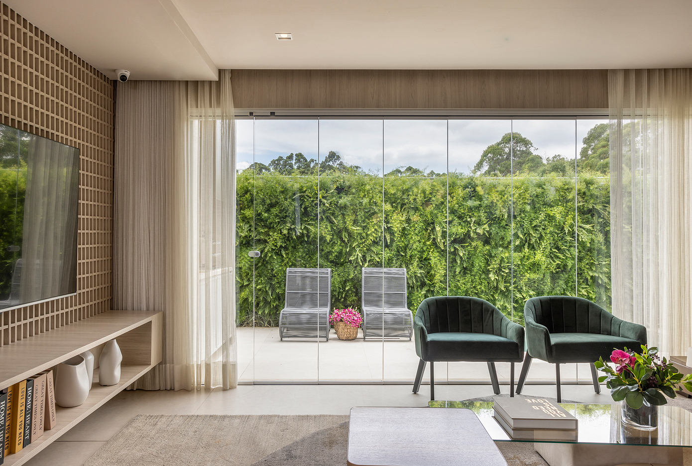 Muxarabi House by Paula Aveiro Arquitetos