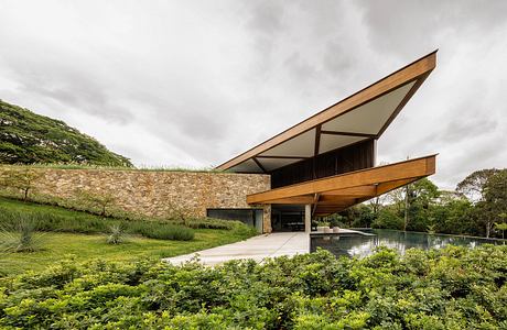 Tangram House by TETRO Arquitetura