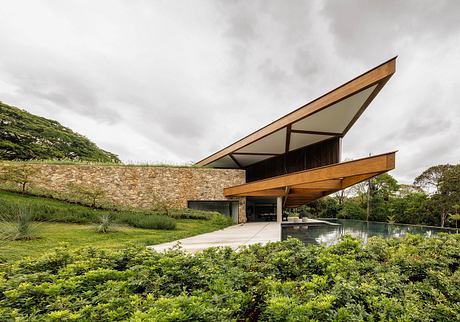 Tangram House by TETRO Arquitetura - 1