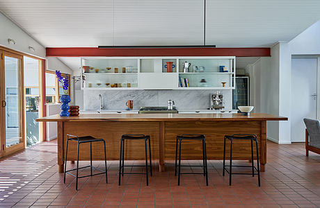 House Slabbert: Modern Alterations for a 1970s Family Home Life