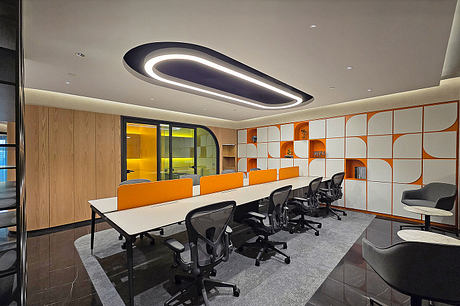 Carbon Holding Reimagines Office Life with Curves, Light and Color - 4