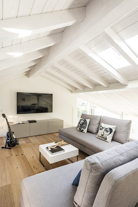 Casa MZ — Crafted Oak Interiors for an Art Historian’s Home - 4