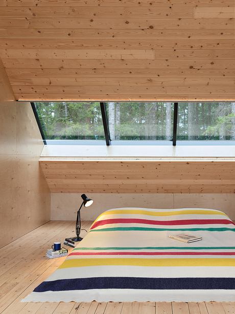 The Nest: Prefab Off-Grid Retreat - 6