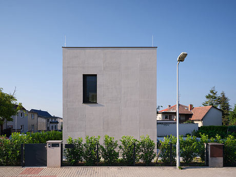 House in Čakovice: Calm Minimalist House for a Growing Prague Family - 9