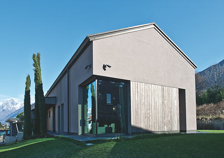 Minimalist Wooden Villa by Dario Turani Associati - 10