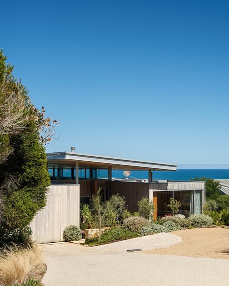 Banool House — Modern Beach Shack for Relaxed Australian Getaways - 10