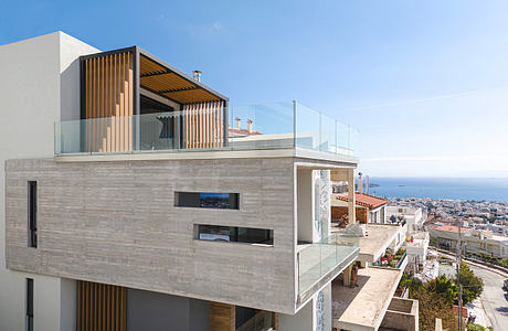 Brutalist Panorama Recasts Hillside Living