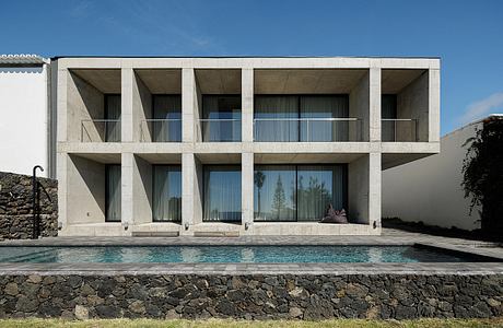 Casa da Rocha Quebrada: Concrete House on São Miguel Coast